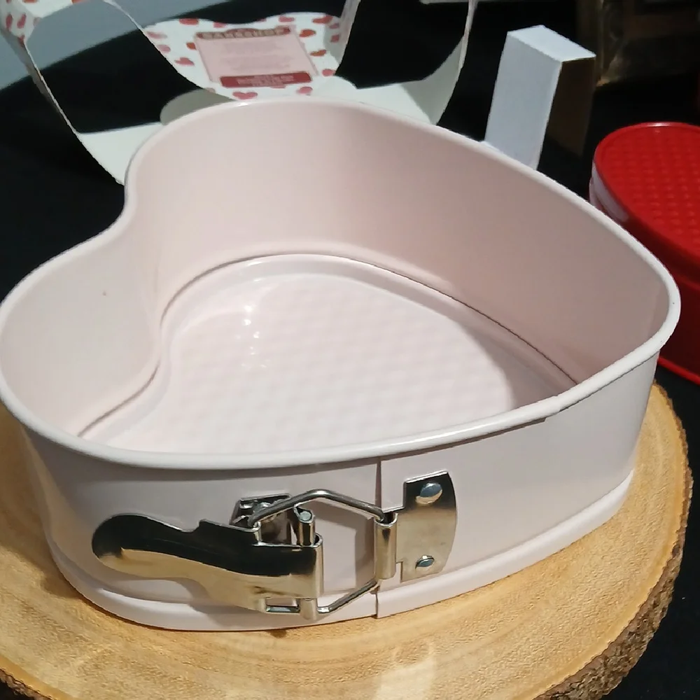 Heart-Shaped Springform Cake Pan Set - Red and Pink (THE BAKE SHOP) NWT